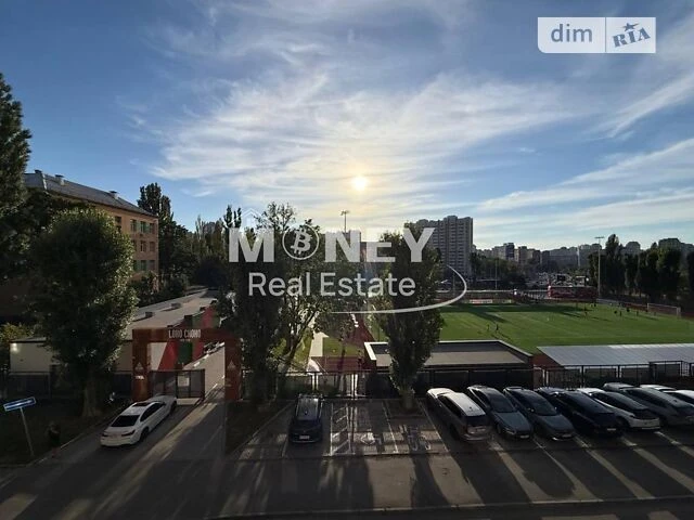 Продаж 2к квартири 55.8 кв. м на вул. Івана Світличного 6 •