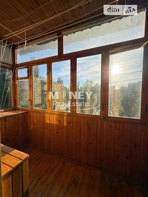 Продаж 2к квартири 55.8 кв. м на вул. Івана Світличного 6 •