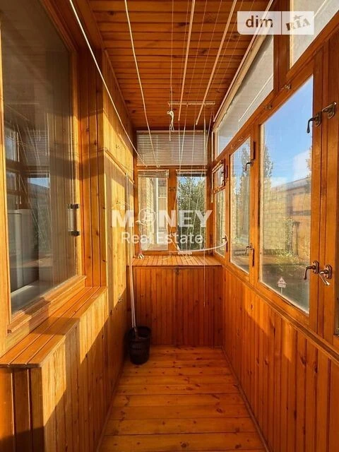 Продаж 2к квартири 55.8 кв. м на вул. Івана Світличного 6 •