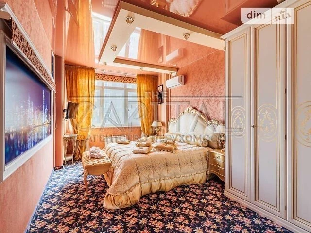 Продаж 3к квартири 144 кв. м на вул. пр-т Володимира Івасюка