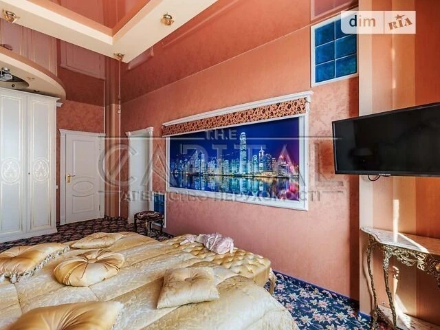 Продаж 3к квартири 144 кв. м на вул. пр-т Володимира Івасюка