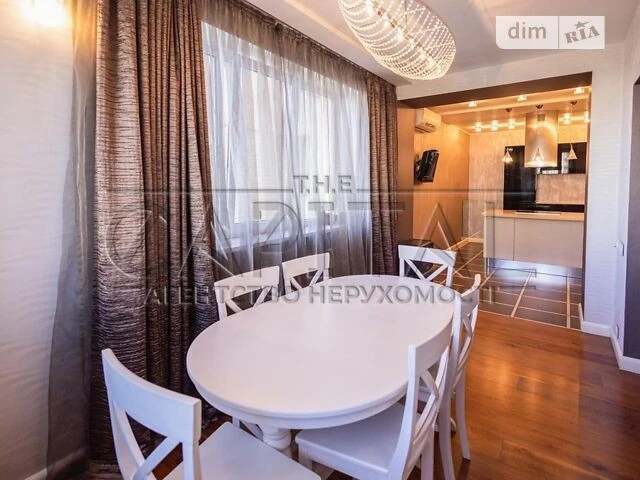Продаж 4к квартири 202 кв. м на вул. пр-т Володимира Івасюка