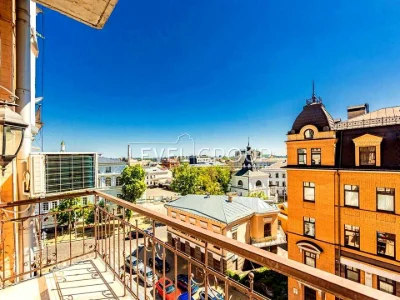 Квартира. Київ, Андріївський узвіз