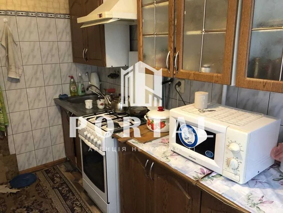 Продаж 3 кімнатної квартири 3/5 пов Розділ. кім Центр №4626