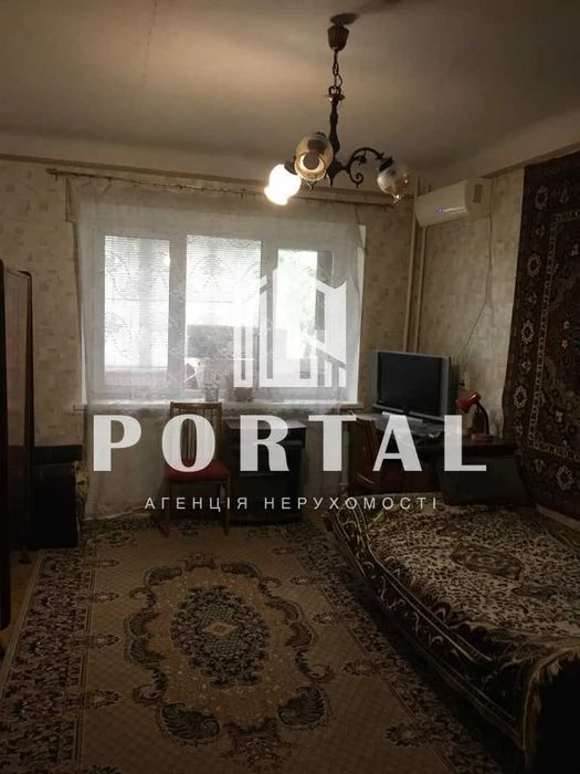 Продаж 3 кімнатної квартири 3/5 пов Розділ. кім Центр №4626