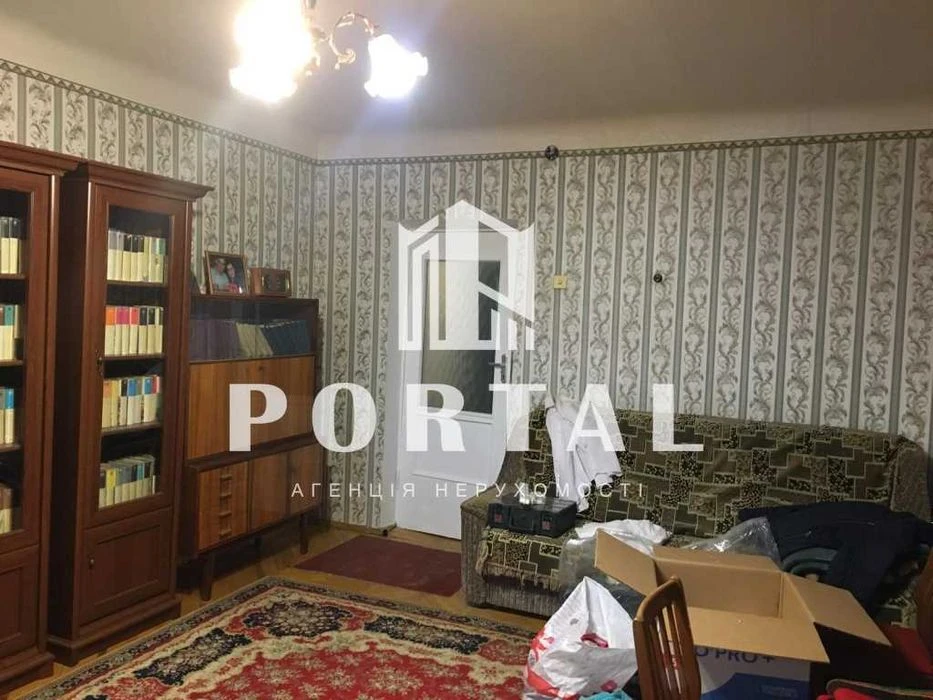 Продаж 3 кімнатної квартири 3/5 пов Розділ. кім Центр №4626