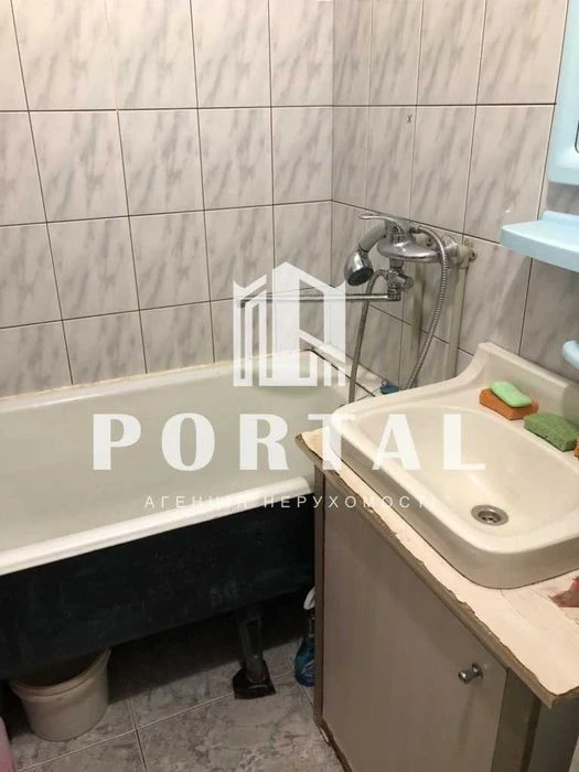 Продаж 3 кімнатної квартири 3/5 пов Розділ. кім Центр №4626