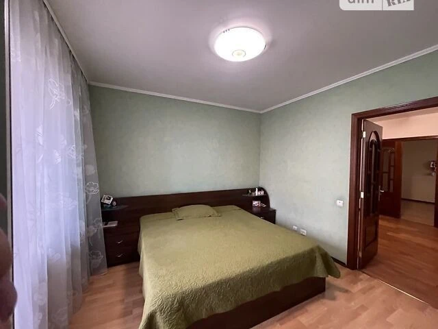 Продаж 3к квартири 83.7 кв. м на вул. Драгоманова 23 • ID 34