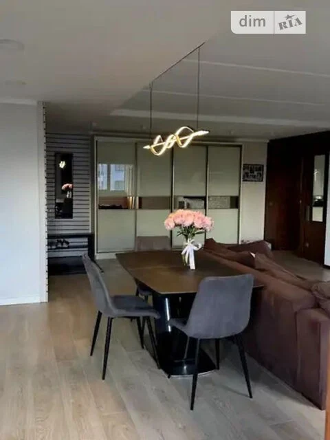 Продаж 3к квартири 85 кв. м на вул. Степана Рудницького 9 ко