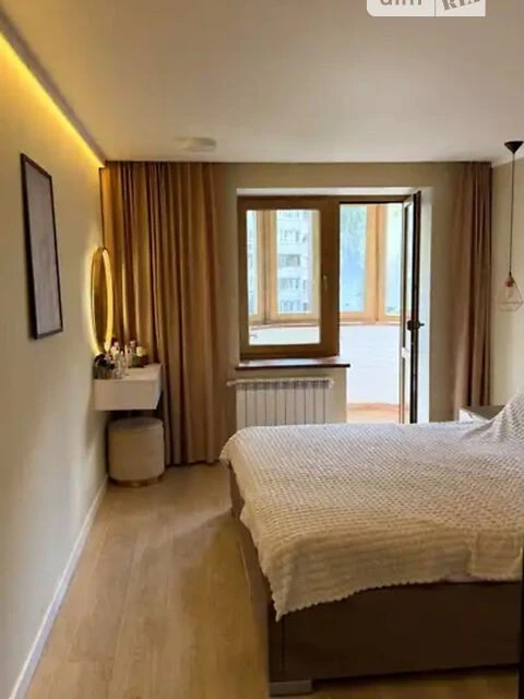 Продаж 3к квартири 85 кв. м на вул. Степана Рудницького 9 ко