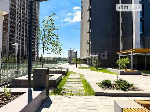 Продаж 3к квартири 39.56 кв. м на вул. Андрія Верхогляда 30