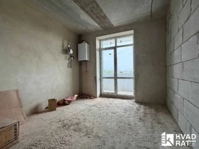 Здана та готова до ремонту 2-кім квартира ! 67 м2 + кладовка