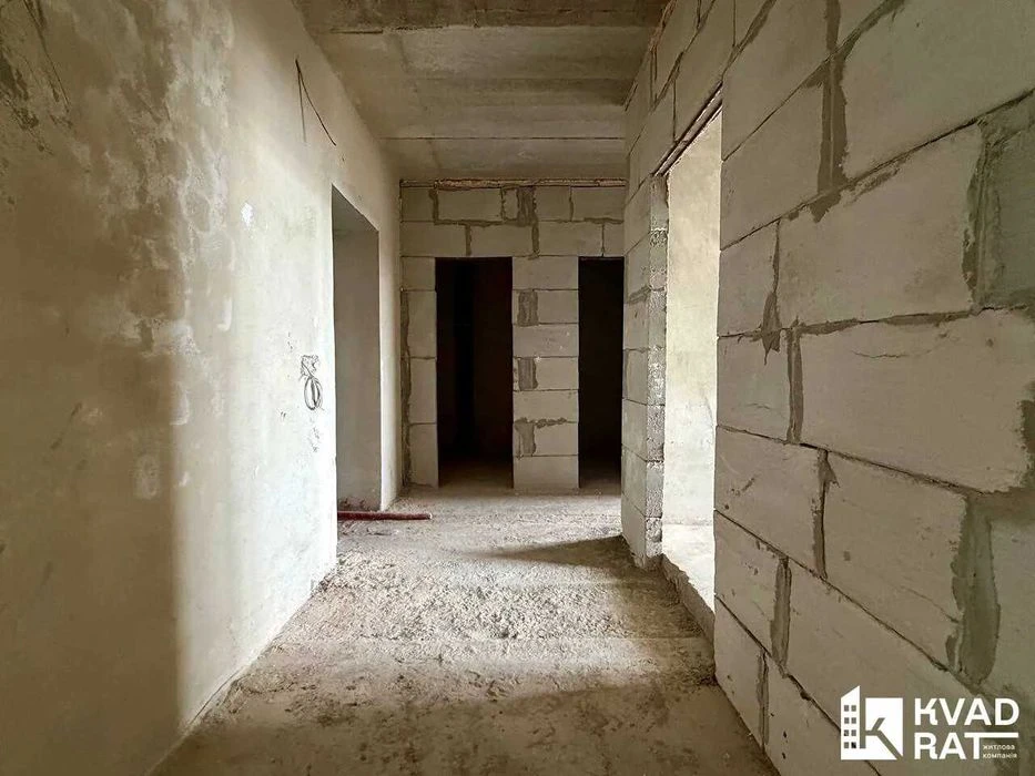 Здана та готова до ремонту 2-кім квартира ! 67 м2 + кладовка