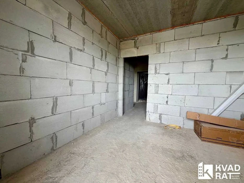 Здана та готова до ремонту 2-кім квартира ! 67 м2 + кладовка