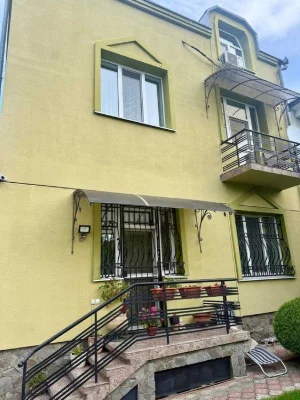 Продам будинок на павлика в центрі Івано-Франківська
