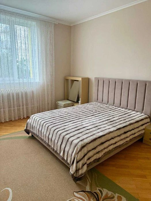 Продам будинок на павлика в центрі Івано-Франківська