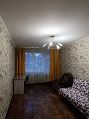 Продам 2 кімнатну квартиру в Центрі.