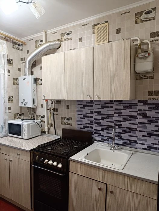 Продам 2 кімнатну квартиру в Центрі.