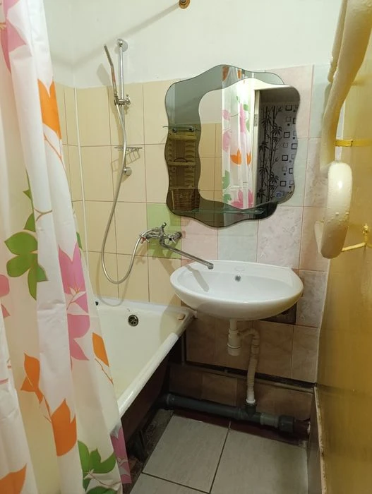 Продам 2 кімнатну квартиру в Центрі.