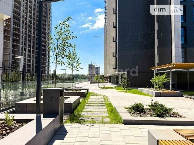 Продаж 2к квартири 72.85 кв. м на вул. Андрія Верхогляда 30