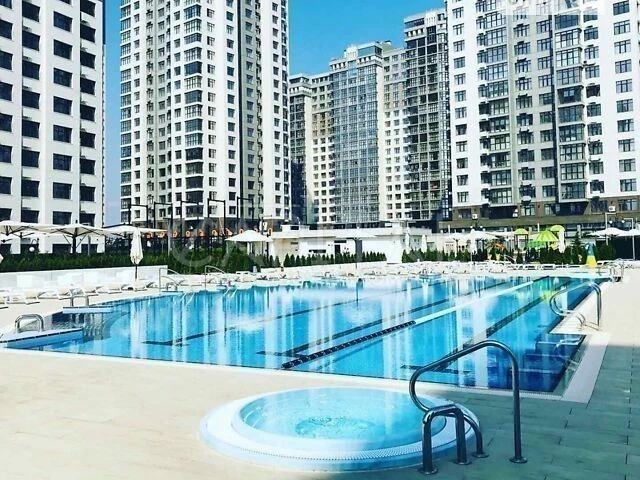 Продаж 3к квартири 105 кв. м на вул. Андрія Верхогляда 22 •