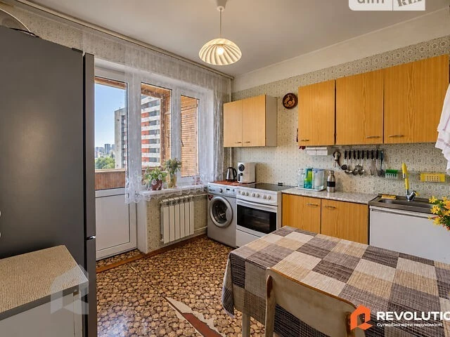 Продаж 3к квартири 66.9 кв. м на вул. Патріарха Мстислава Ск