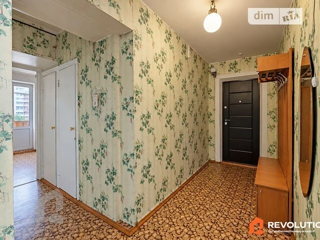Продаж 3к квартири 66.9 кв. м на вул. Патріарха Мстислава Ск