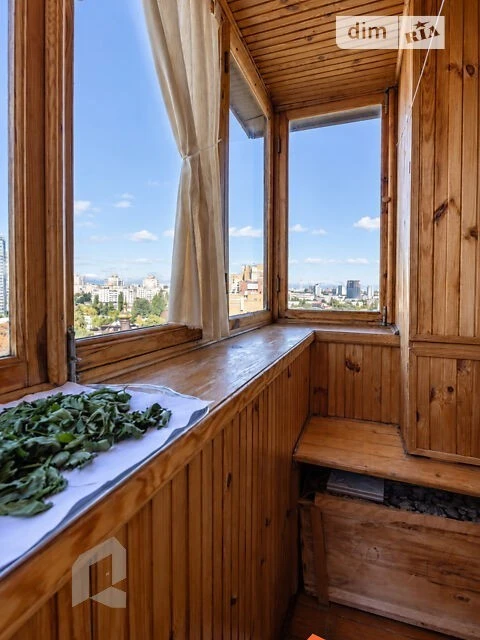 Продаж 3к квартири 66.9 кв. м на вул. Патріарха Мстислава Ск