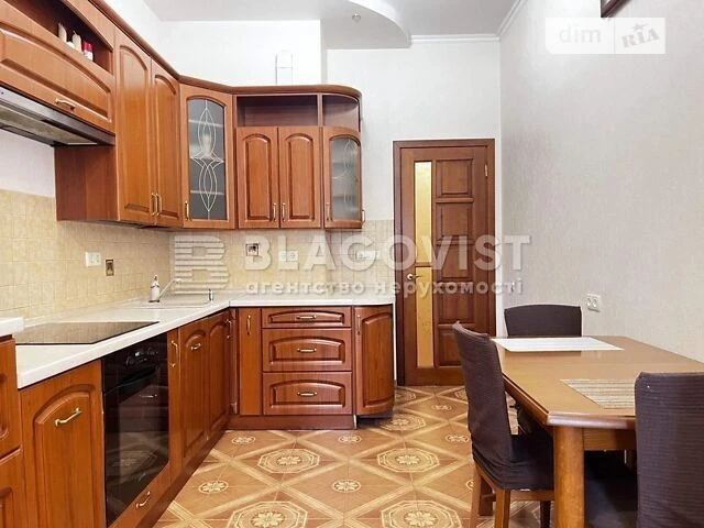 Продаж 3к квартири 112.5 кв. м на вул. Коновальця Євгена 32Г