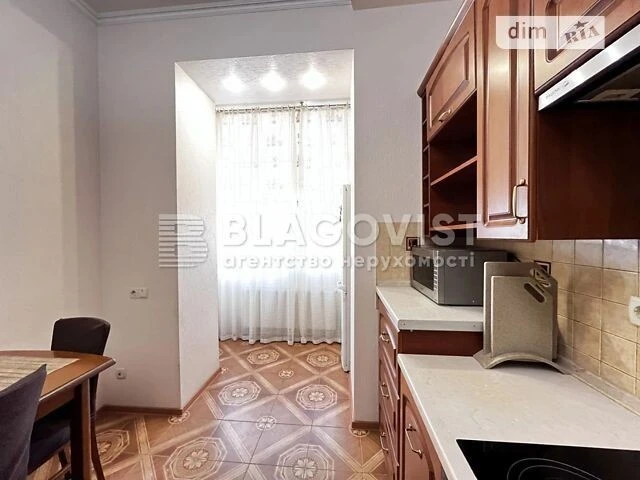 Продаж 3к квартири 112.5 кв. м на вул. Коновальця Євгена 32Г