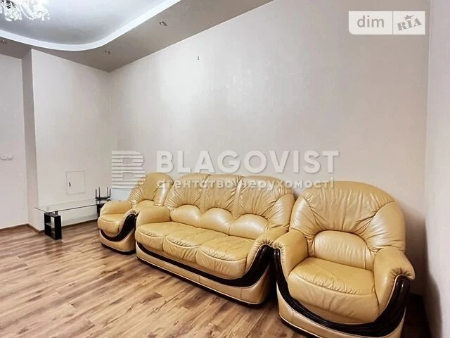Продаж 3к квартири 112.5 кв. м на вул. Коновальця Євгена 32Г