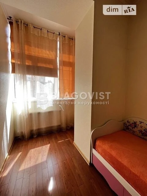 Продаж 3к квартири 112.5 кв. м на вул. Коновальця Євгена 32Г