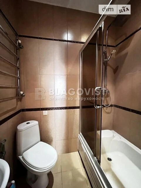 Продаж 3к квартири 112.5 кв. м на вул. Коновальця Євгена 32Г
