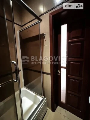 Продаж 3к квартири 112.5 кв. м на вул. Коновальця Євгена 32Г