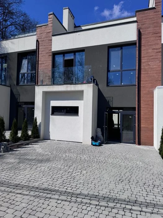 160 м² біля Міського озера — приватний будинок у клубному фо