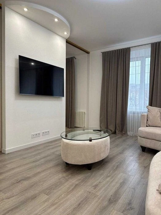 ‼️Центр‼️ 3к квартира на Соборності 50, 112 м², середній пов