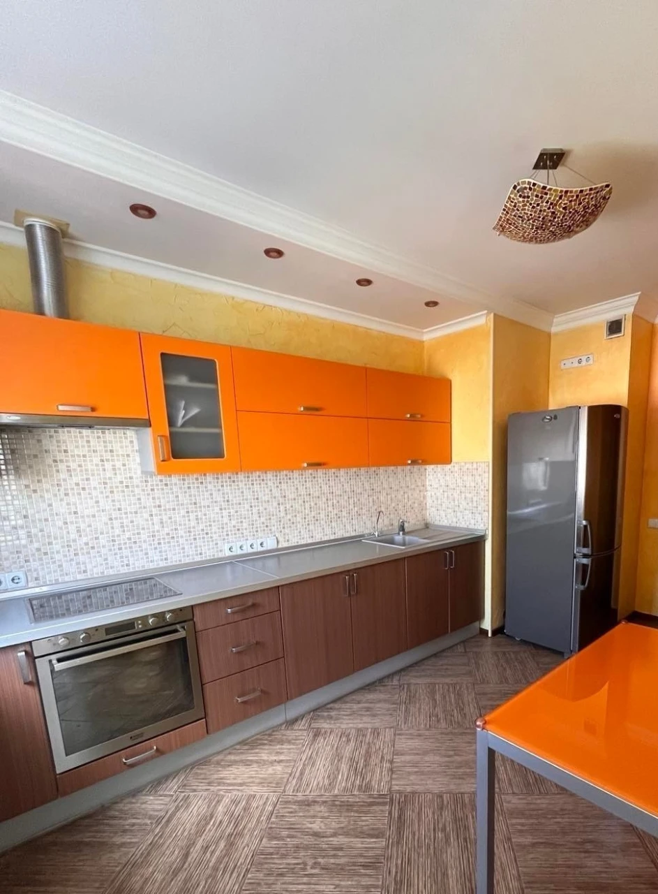 Продаж 2к квартири 75 кв. м на просп. Петра Григоренка 22/20