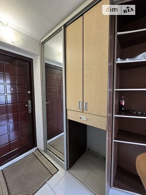 Продаж 1к квартири 21.5 кв. м на вул. Павла Петриченка 73 •