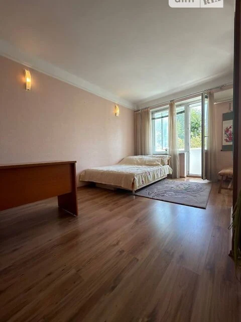 Продаж 1к квартири 30 кв. м на бул. Миколи Міхновського 32 •