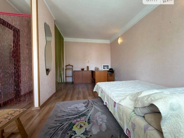 Продаж 1к квартири 30 кв. м на бул. Миколи Міхновського 32 •