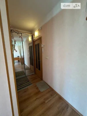 Продаж 1к квартири 30 кв. м на бул. Миколи Міхновського 32 •