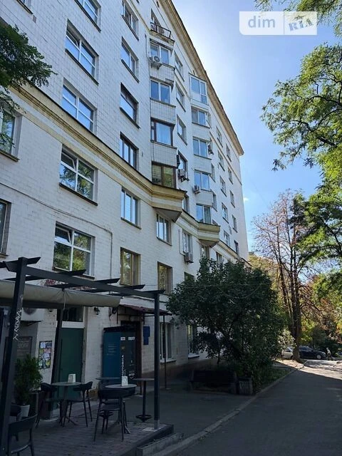 Продаж 1к квартири 30 кв. м на бул. Миколи Міхновського 32 •
