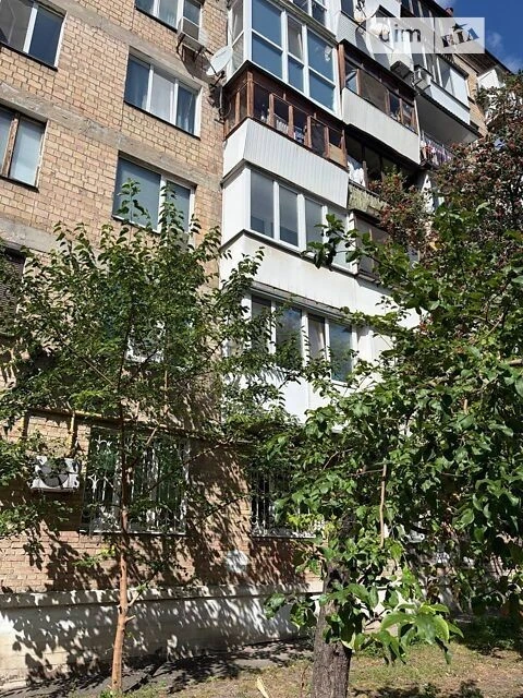 Продаж 1к квартири 30 кв. м на бул. Миколи Міхновського 32 •