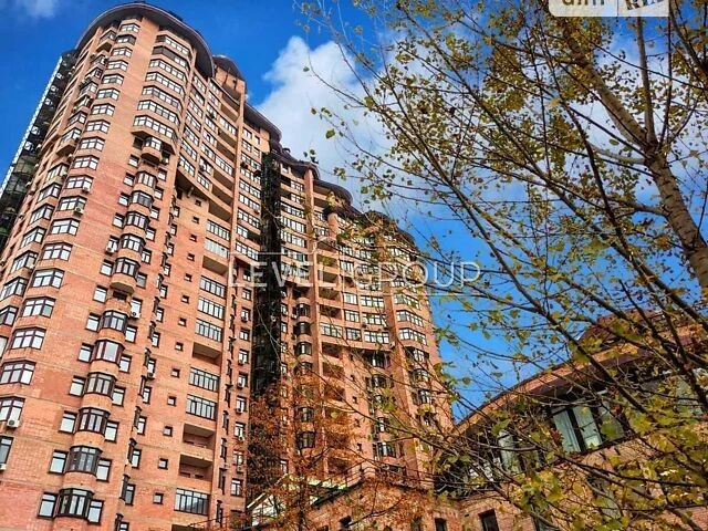 Продаж 4к квартири 180 кв. м на вул. Коновальця Євгена 36Б •