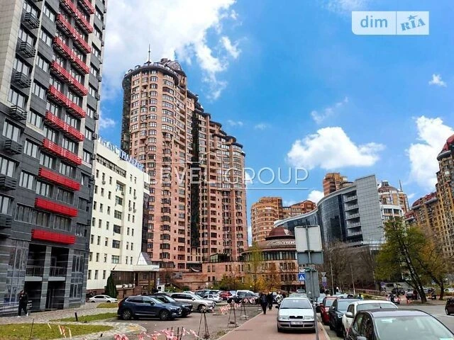 Продаж 4к квартири 180 кв. м на вул. Коновальця Євгена 36Б •