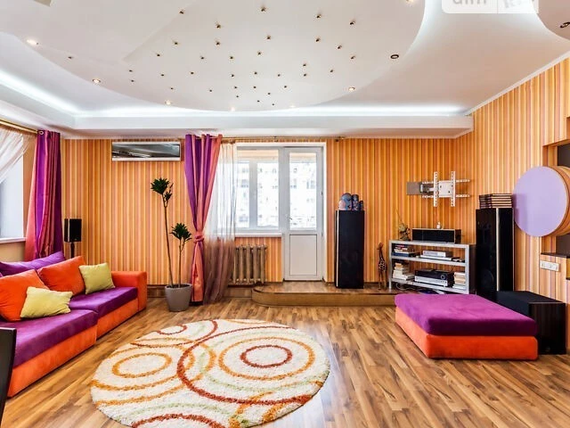 Продаж 3к квартири 117.5 кв. м на вул. Ахматової Анни 13 • I