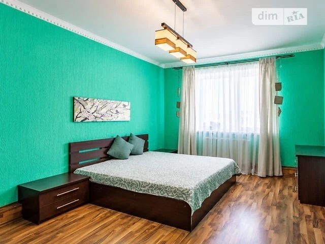 Продаж 3к квартири 117.5 кв. м на вул. Ахматової Анни 13 • I