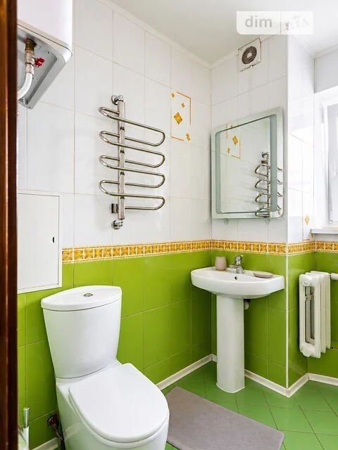 Продаж 3к квартири 117.5 кв. м на вул. Ахматової Анни 13 • I