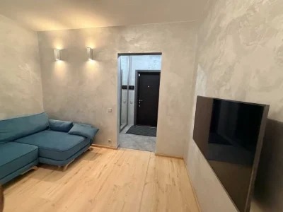 Продаж 1к квартири 42 кв. м на вул. Юлії Здановської 36В • I
