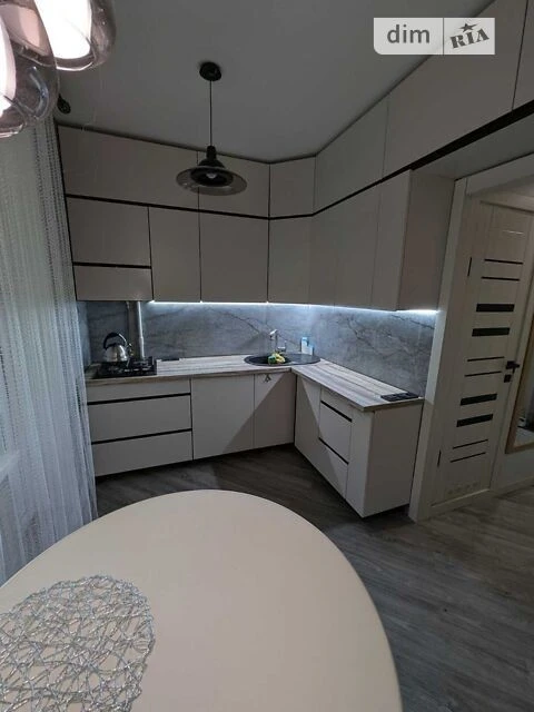 Продаж 1к квартири 32 кв. м на вул. Вахтанга Кікабідзе 8 • I